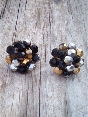 VOGUE Vintage Black Bead Cluster Clip-On Earrings